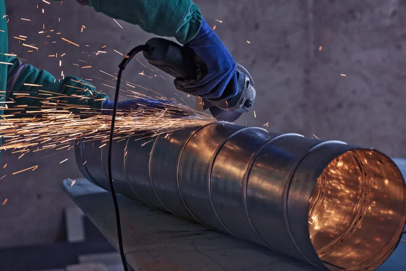 Grinding a stainless steel spiral pipe